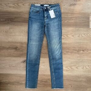 Vervet Denim, Amber Mid-Rise Skinny jeans, size 26. NEW WITH TAGS